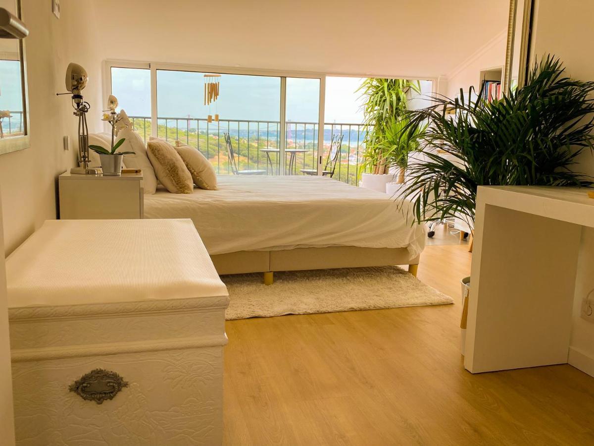 Ideally Located With Perfect Views Alges Luaran gambar