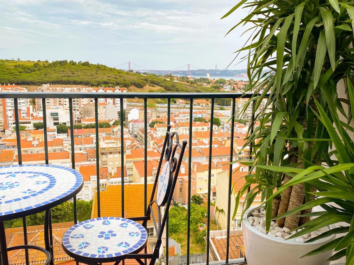 Ideally Located With Perfect Views Alges Luaran gambar