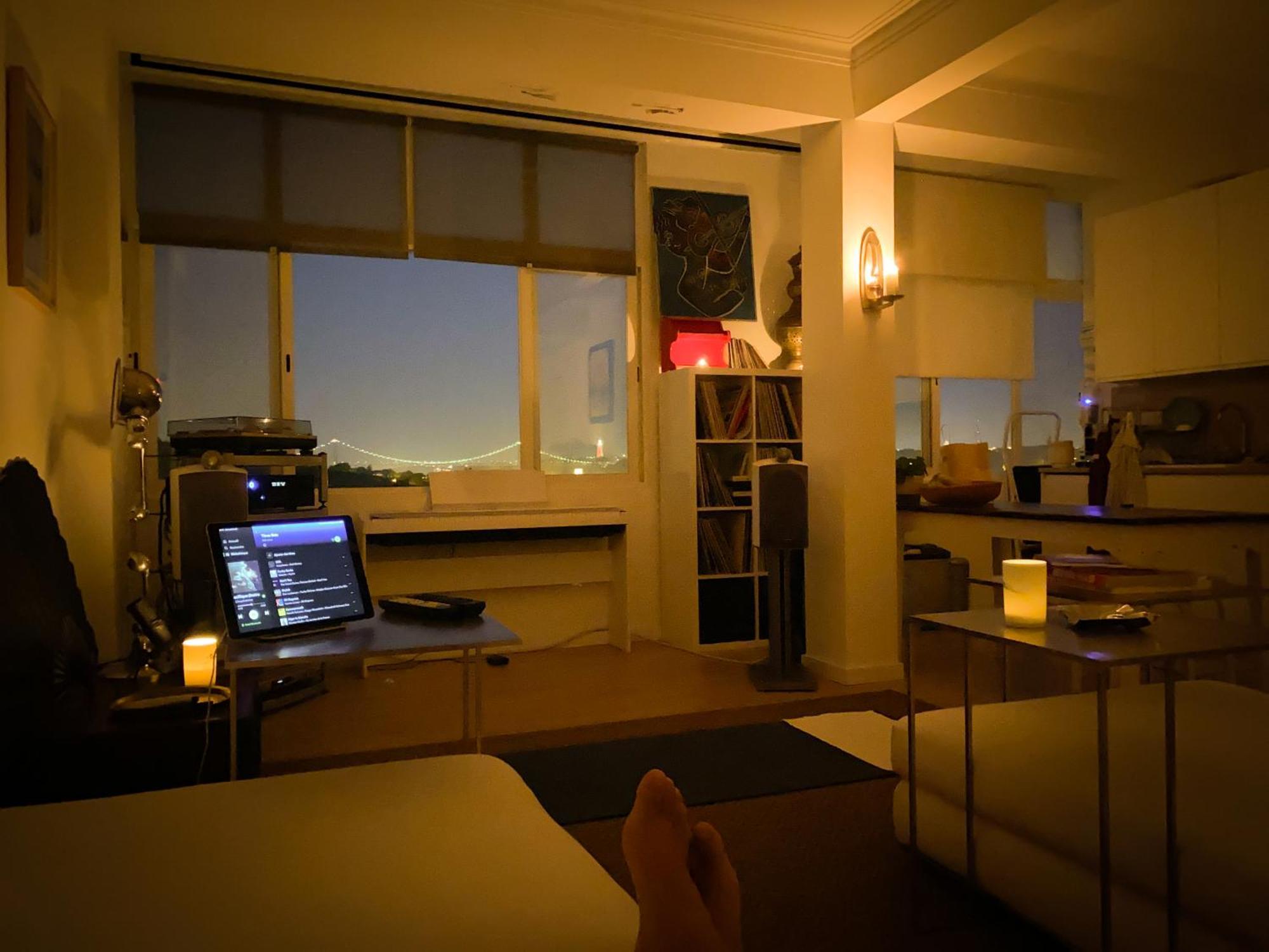 Ideally Located With Perfect Views Alges Luaran gambar