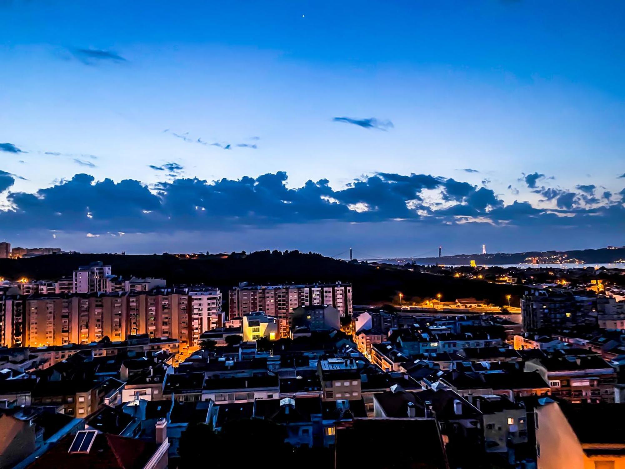 Ideally Located With Perfect Views Alges Luaran gambar
