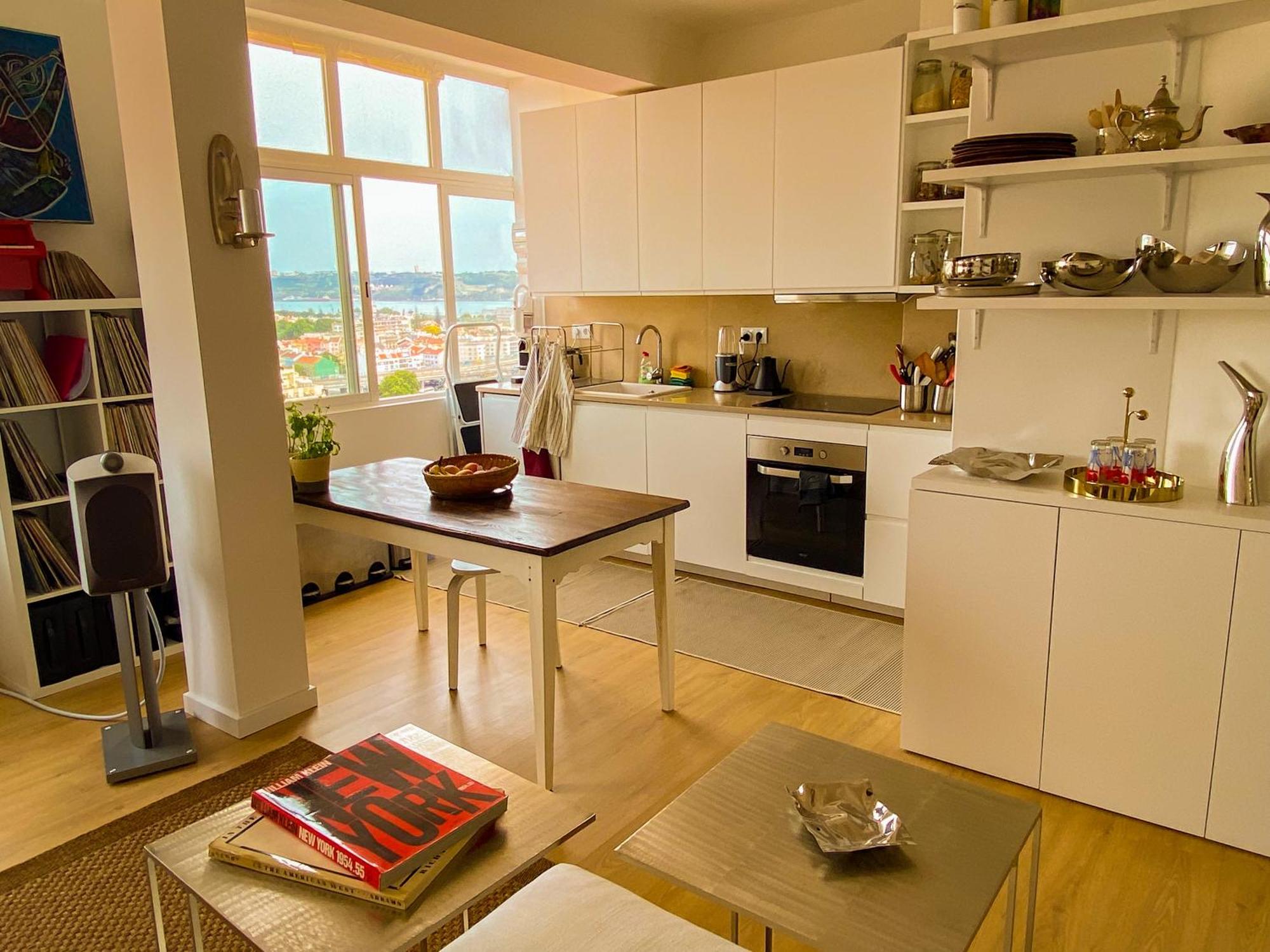 Ideally Located With Perfect Views Alges Luaran gambar
