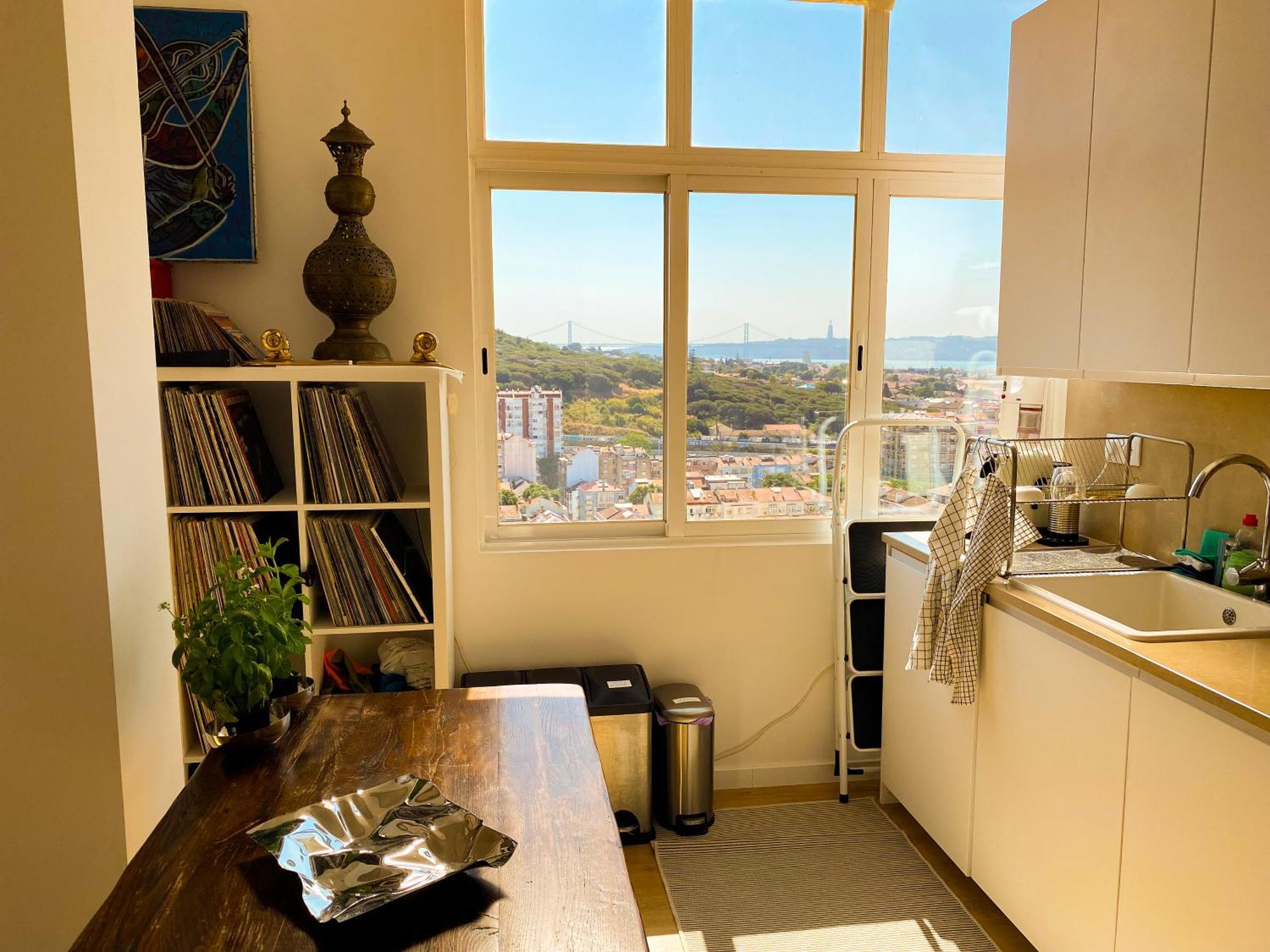 Ideally Located With Perfect Views Alges Luaran gambar