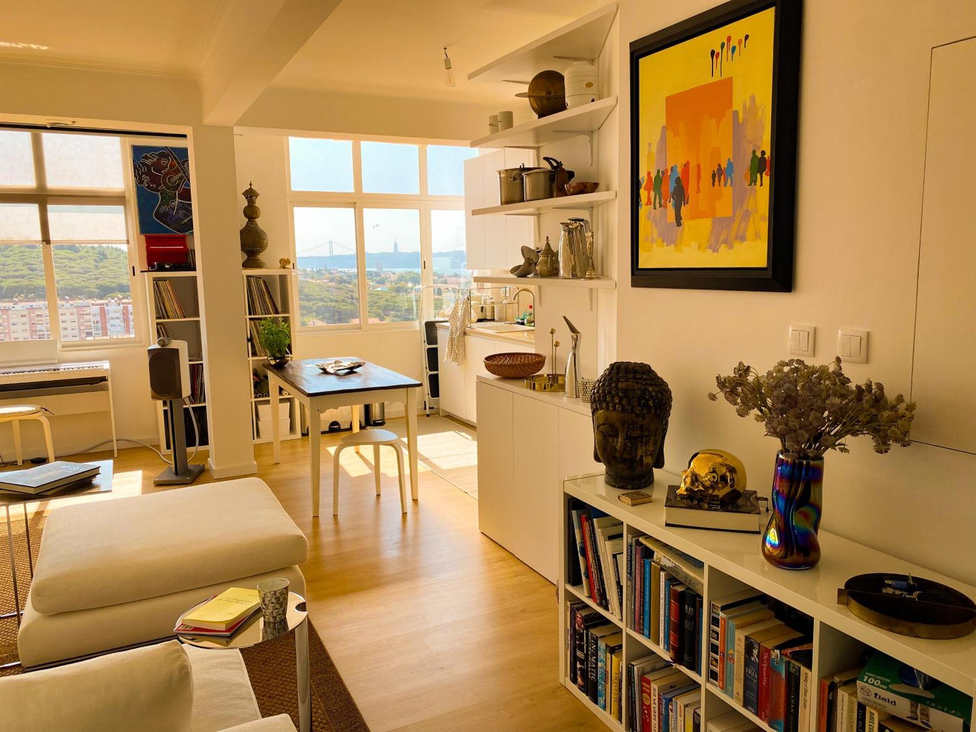 Ideally Located With Perfect Views Alges Luaran gambar