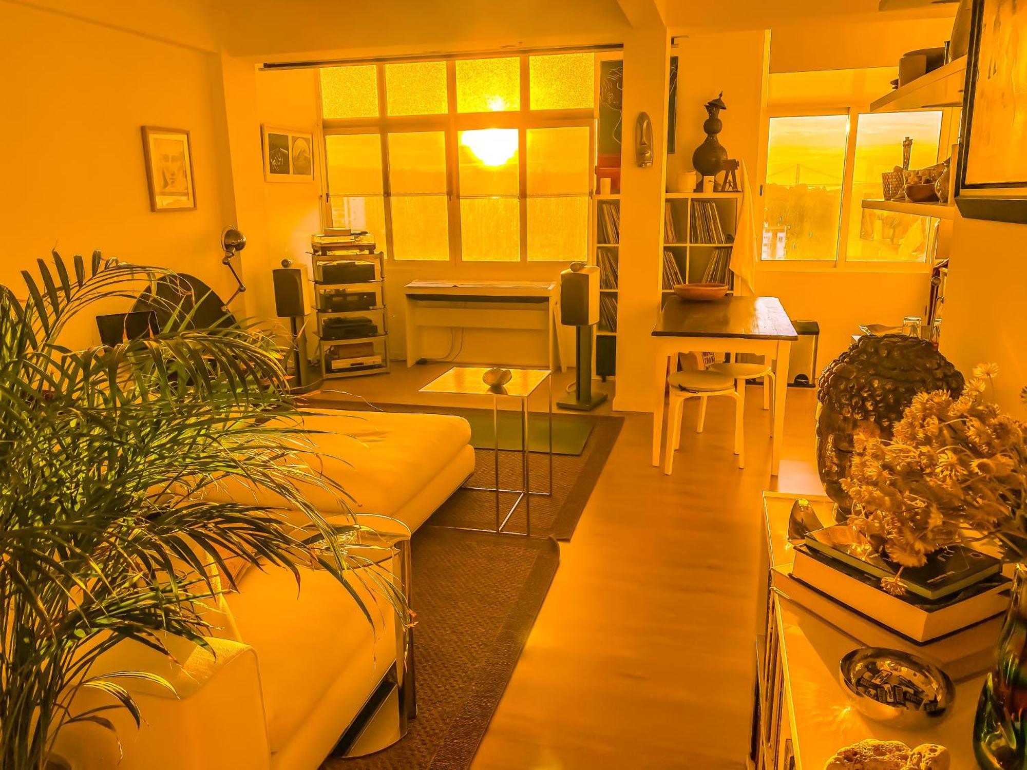 Ideally Located With Perfect Views Alges Luaran gambar