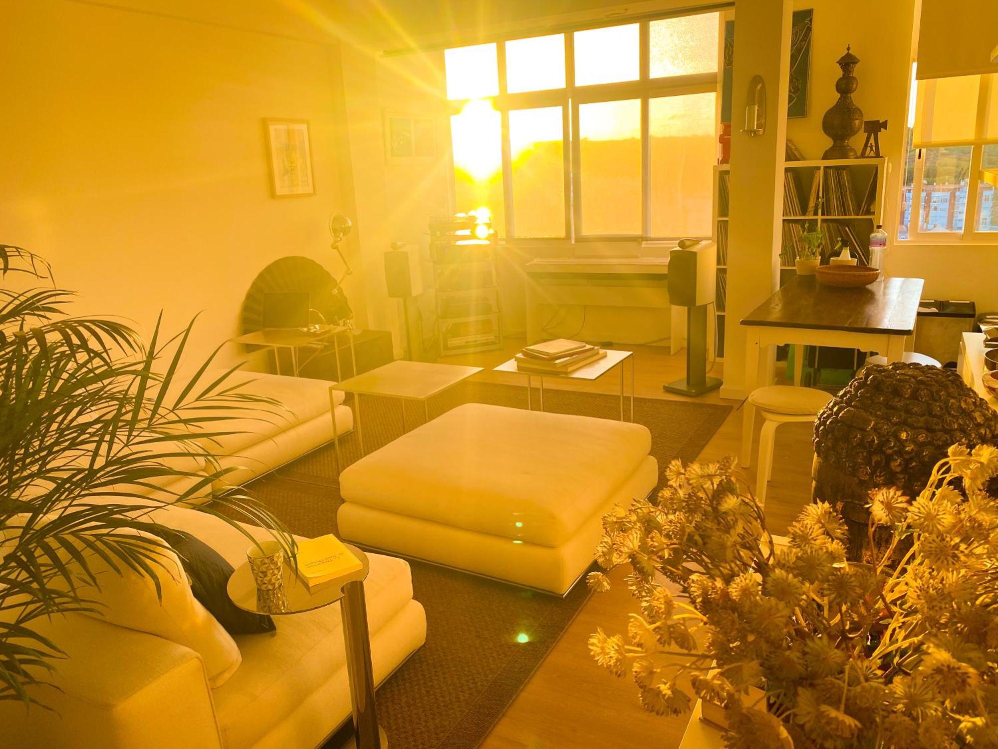 Ideally Located With Perfect Views Alges Luaran gambar